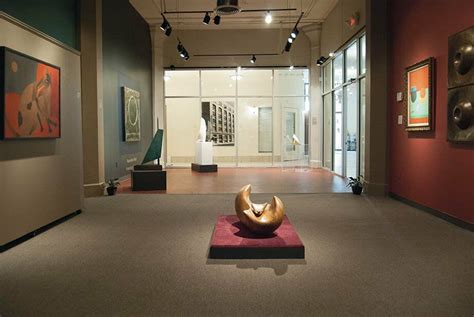 MILWAUKEE Gallery .